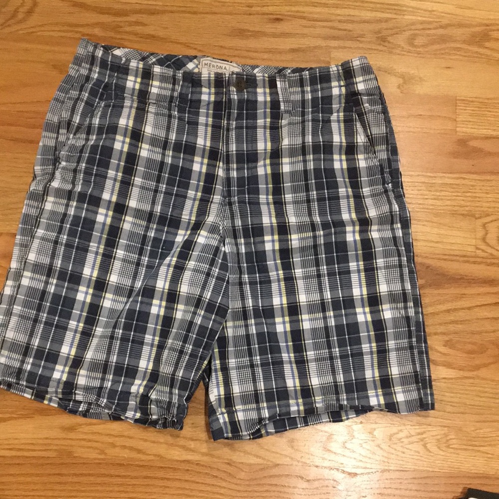 Men’s shorts size 32